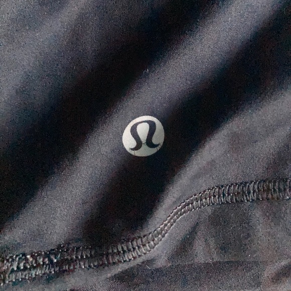 Black lululemon tank top. Size small. FREE SHIPPING. - Picture 1 of 3